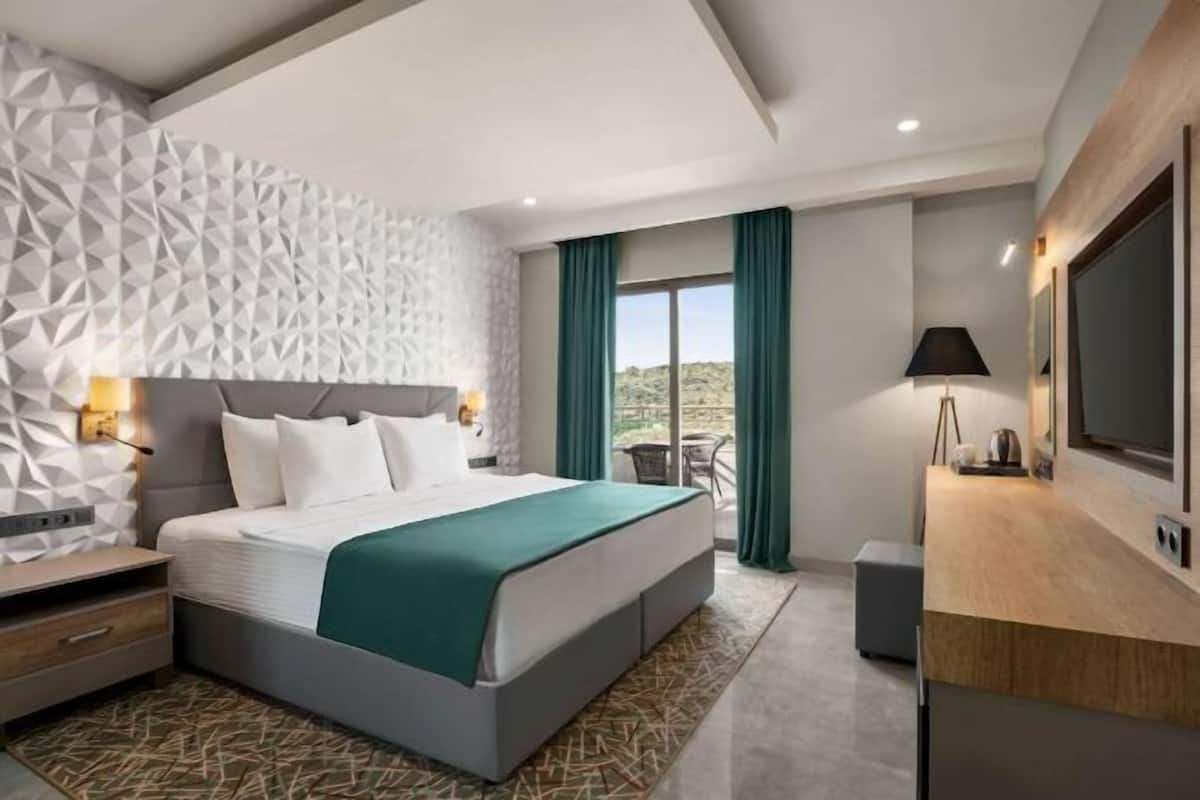 1 chambre, minibar, coffres-forts dans les chambres, bureau