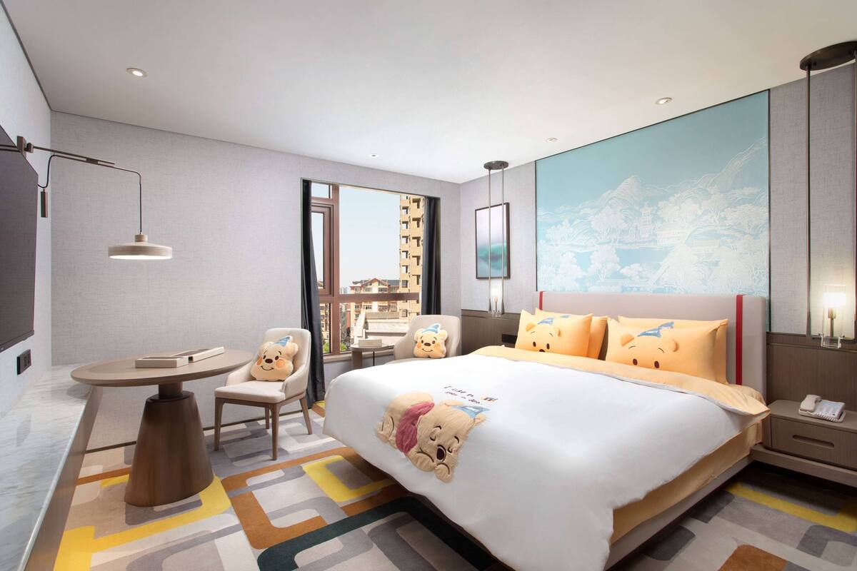 Phòng Suite dành cho gia đình, không hút thuốc (1 King & 2 Bunk Beds) | Truy cập Internet không dây miễn phí