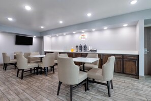 Free daily breakfast  - Super 8 by Wyndham Fort Worth Entertainment District (Fort Worth)