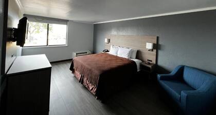 Super 8 by Wyndham Fort Worth Entertainment District