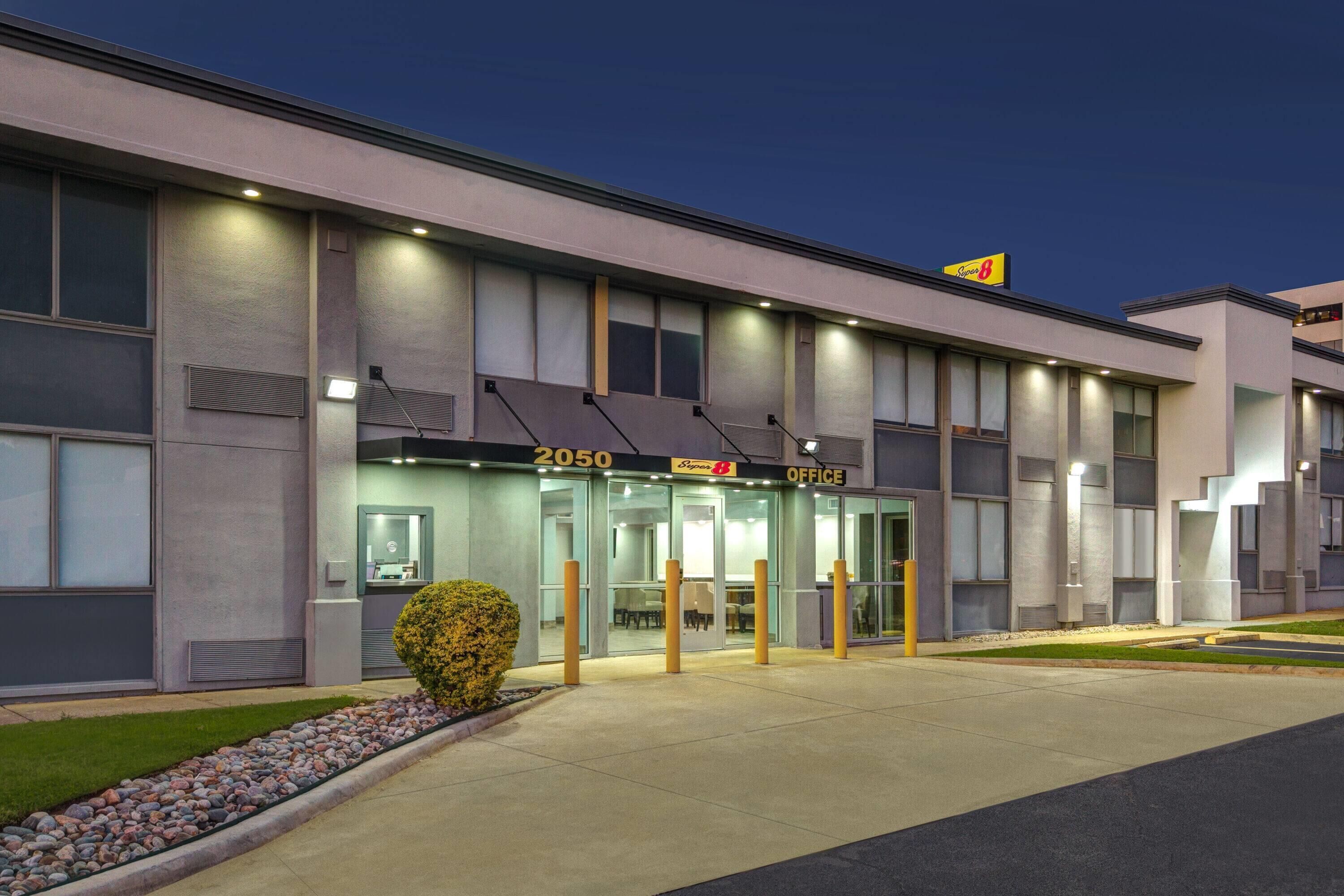 Photo - Super 8 by Wyndham Fort Worth Entertainment District