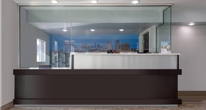 Super 8 by Wyndham Fort Worth Entertainment District