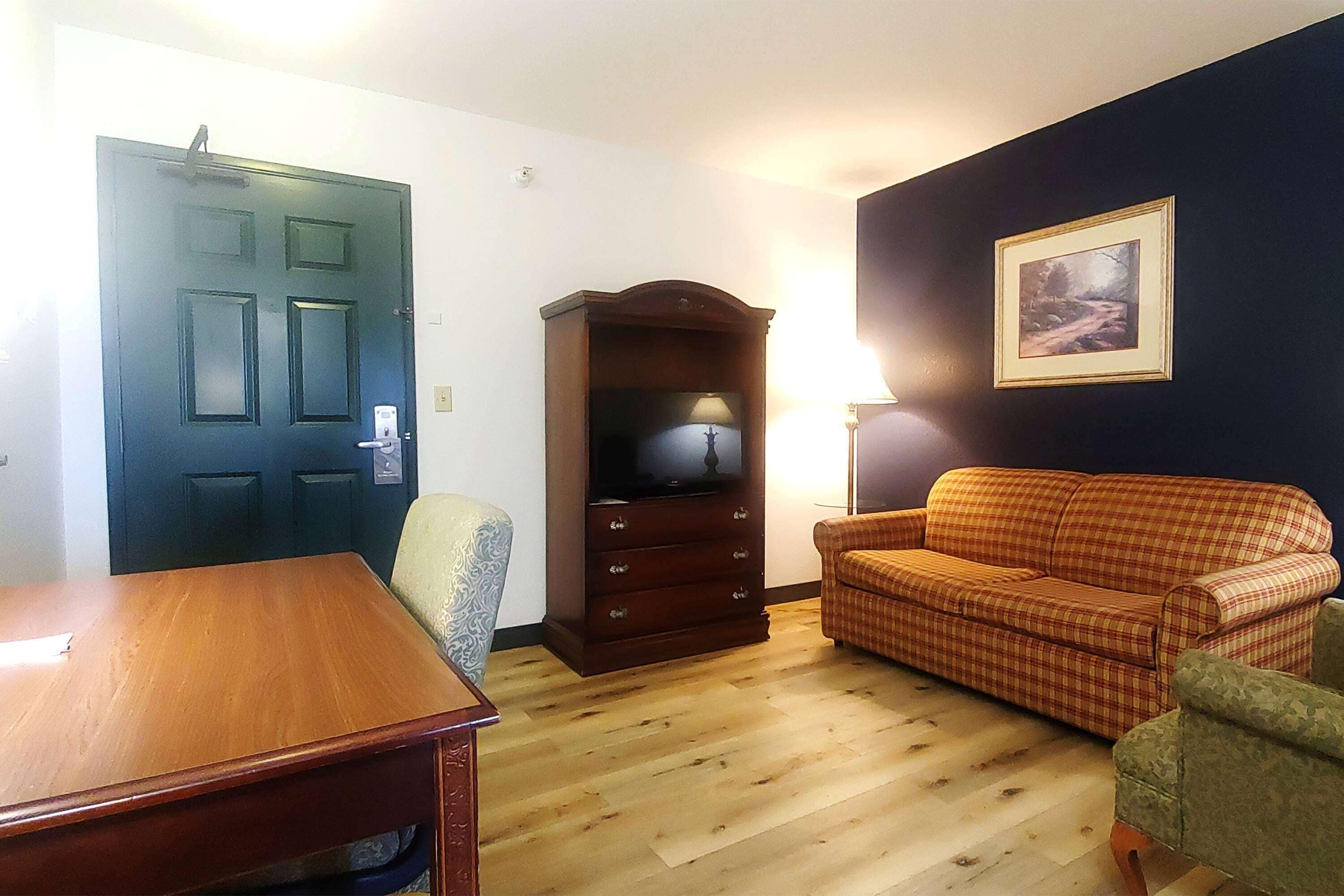 1 bedroom, hypo-allergenic bedding, pillow-top beds