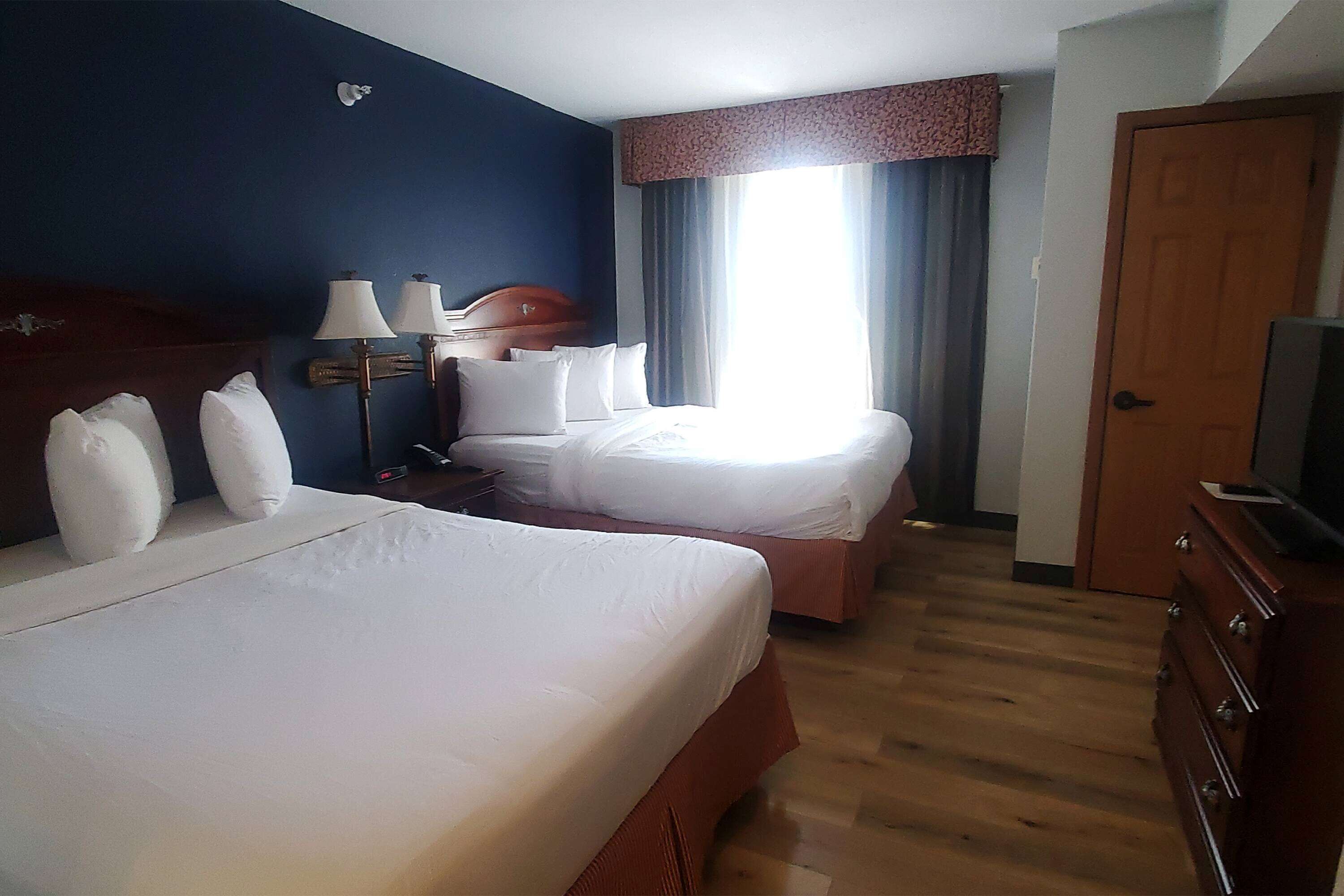 suite, 1 bedroom, non smoking | 1 bedroom, hypo-allergenic bedding, pillow-top beds