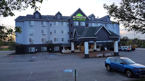 Wingate Suites by Wyndham Youngstown - Austintown