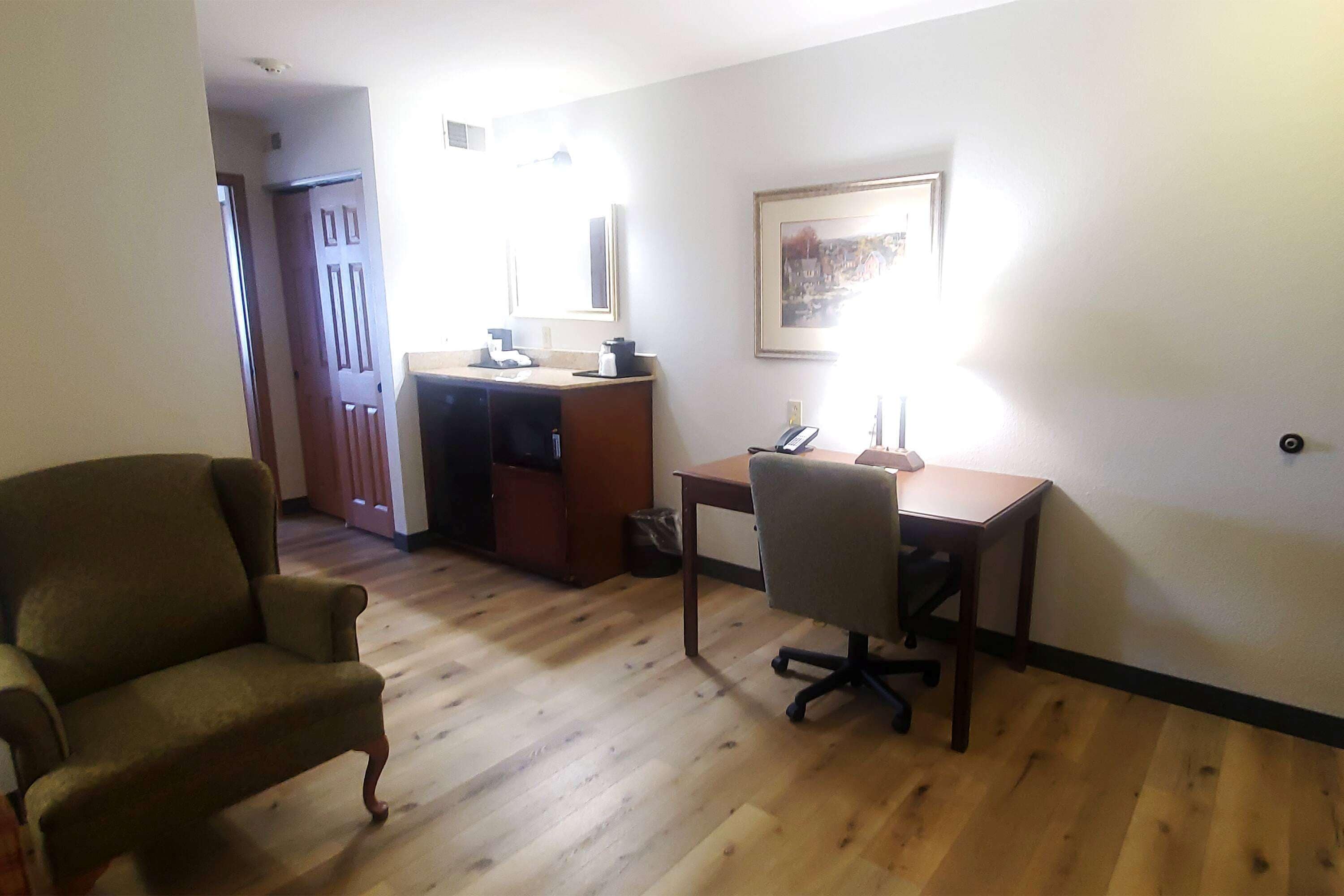 1 bedroom, hypo-allergenic bedding, pillow-top beds