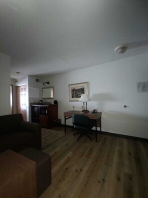 Eenpersoonskamer, 1 kingsize bed, niet-roken | Hypoallergeen beddengoed, pillowtop-bedden, een bureau