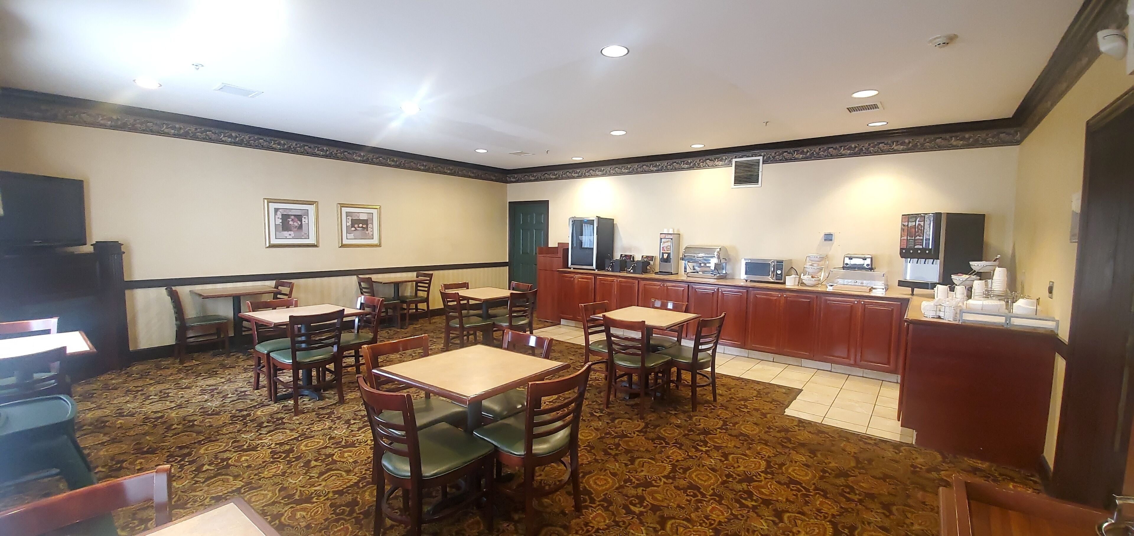 free daily continental breakfast