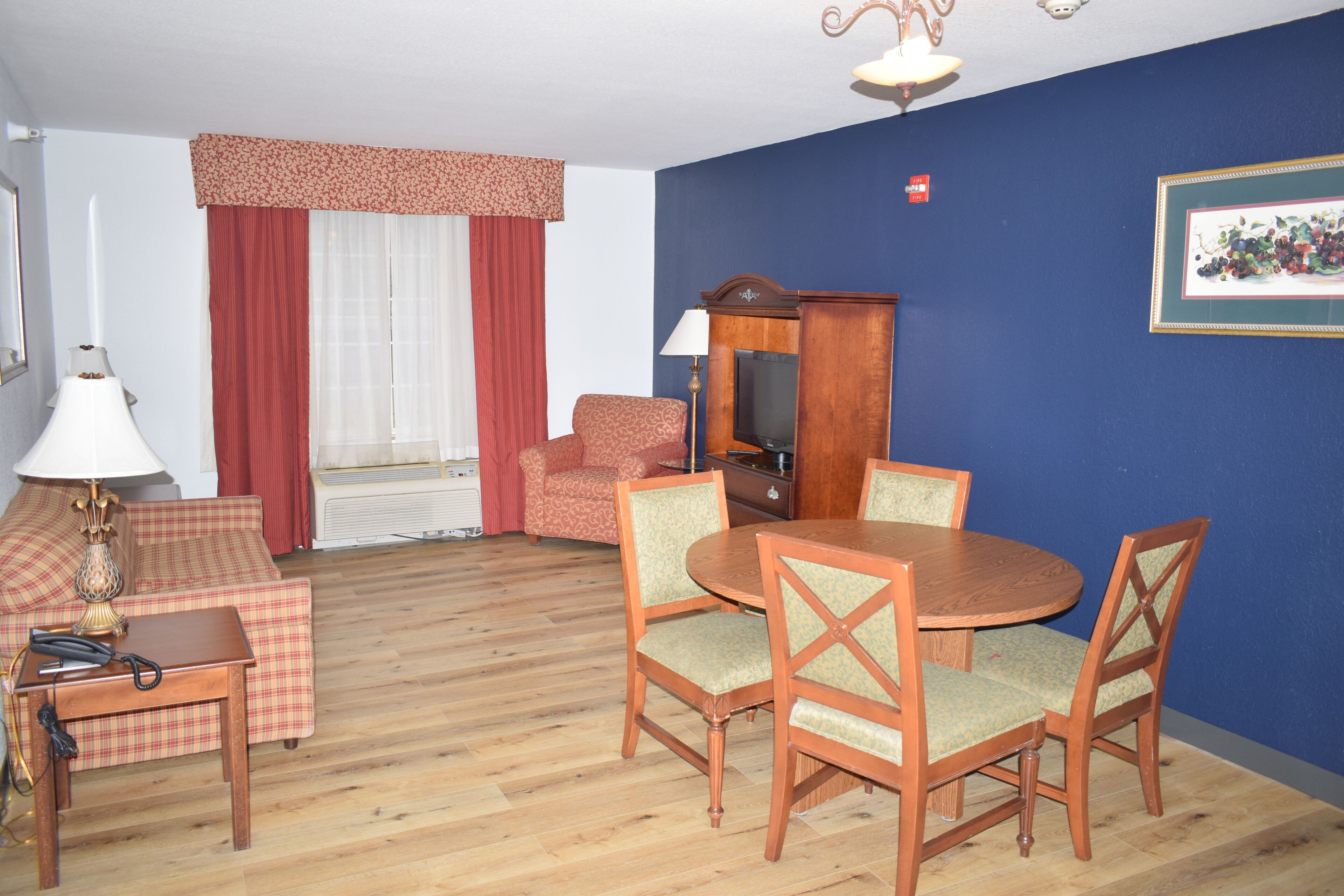 deluxe suite, multiple beds, non smoking | living area | 55-inch flat-screen tv with cable channels, tv