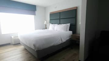 Single Room, 1 King Bed, Non Smoking | Hypo-allergenic bedding, pillowtop beds, individually decorated