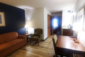 Suite, 1 Bedroom, Non Smoking | 1 bedroom, hypo-allergenic bedding, pillowtop beds