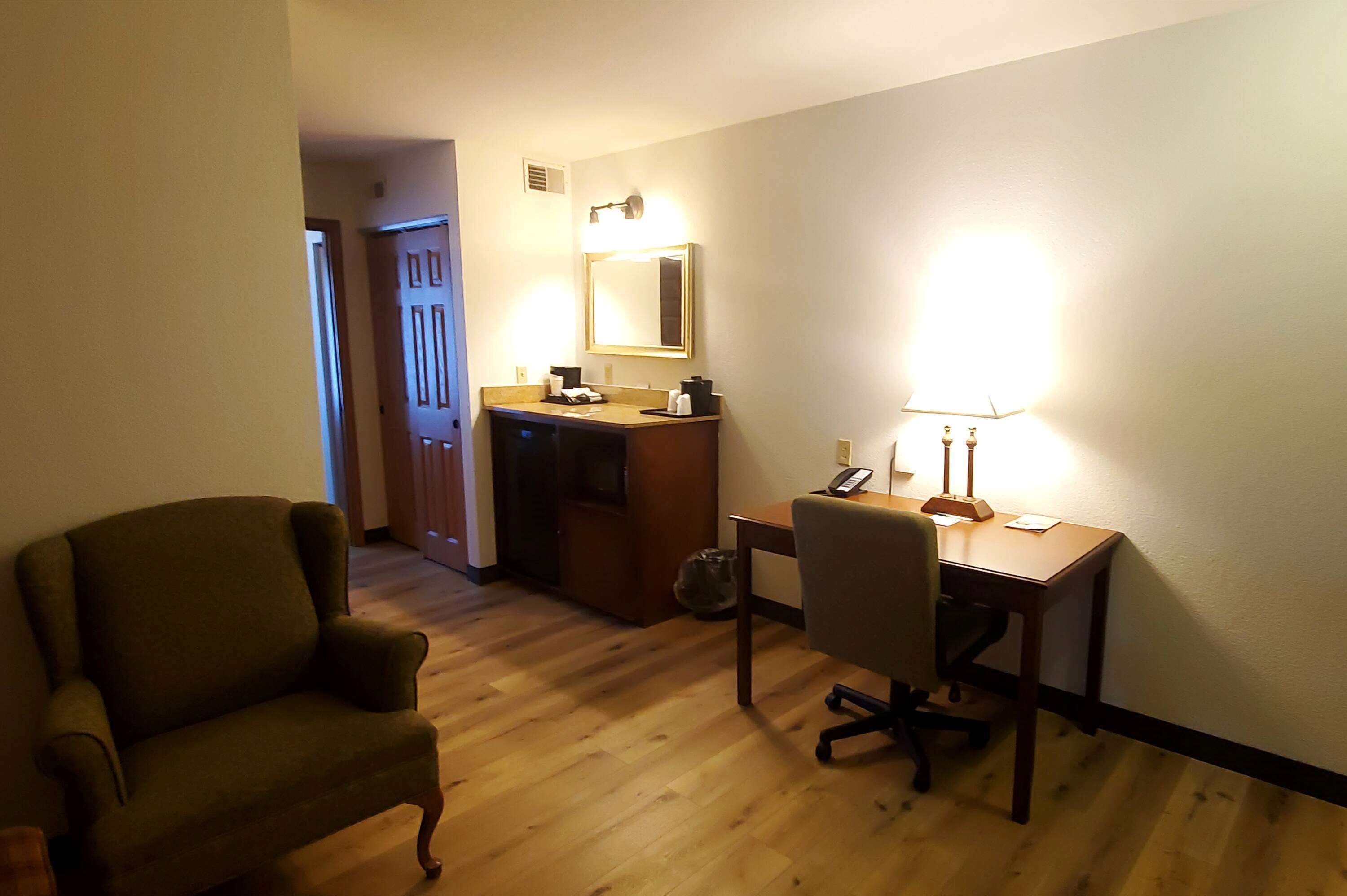 1 bedroom, hypo-allergenic bedding, pillow-top beds