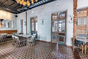 Café da manhã continental todos os dias mediante uma taxa