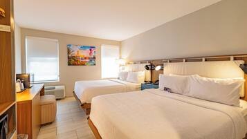 Habitación Premium, 2 camas de matrimonio, no fumadores | Caja fuerte, escritorio, espacio para trabajar con un portátil