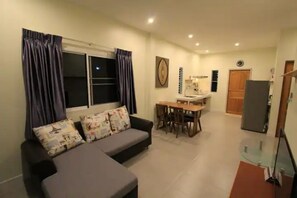 Smart TV - Twin Villa " A " (Thep Krasatti, Phuket, Thailand)