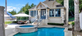 Private and quiet guest house nestled in the hills of Morgan Hill. Ideal for medical professionals, couples, and extended stays seeking peace, privacy, and easy access to Kaiser and South Bay amenities.