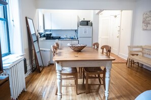 Dining - Cozy apartment in beautiful midtown Hoboken! (Hoboken)