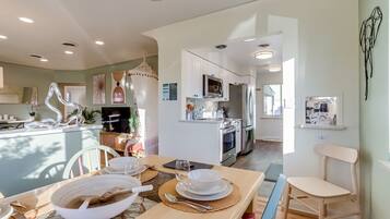 Køleskab, mikrobølgeovn, ovn, kogeplade