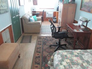 1 bedroom, desk, iron/ironing board, free WiFi