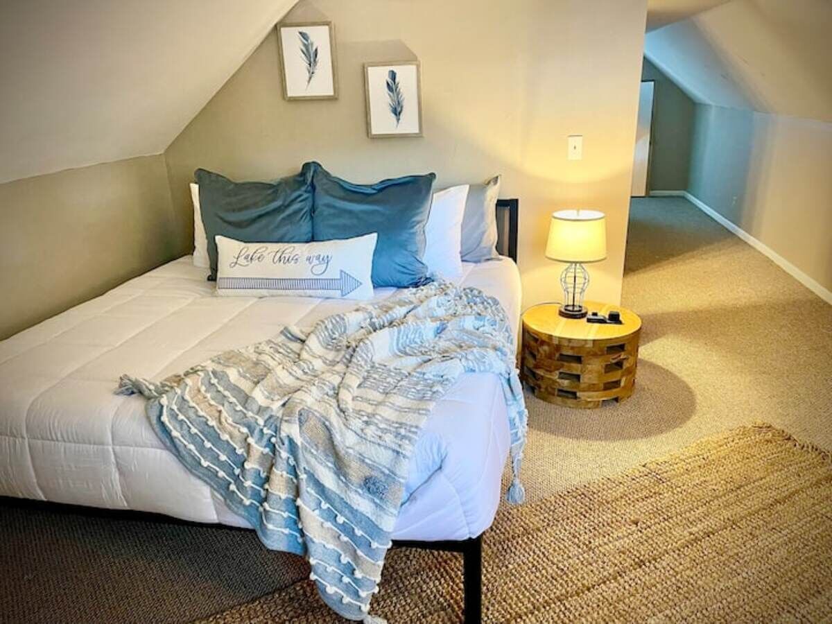 3 chambres, bureau, fer et planche à repasser, lit parapluie