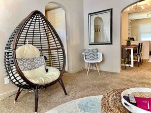 Smart TV, books, stereo