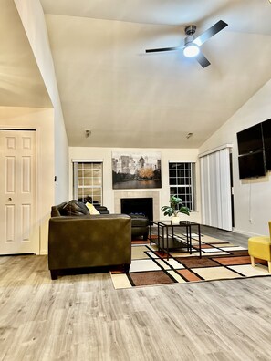 Living area - Zénith Condo Of Macomb | Utica | Clinton (Sterling Heights)