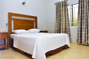 3 bedrooms, in-room safe, iron/ironing board, free WiFi