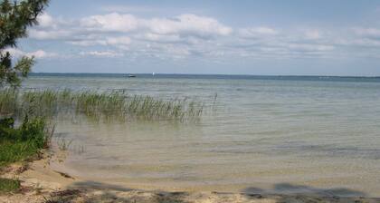 Bel appartement 2 chambres TERRASSE Proximité LAC SANGUINET et commerces à pied