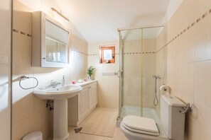 Shower, hair dryer, towels, toilet paper - Nature Oasis, Jacuzzi, Bikes - Casa Vala Romana (Pješčana uvala)
