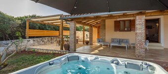 Nature Oasis, Jacuzzi, Bikes - Casa Vala Romana