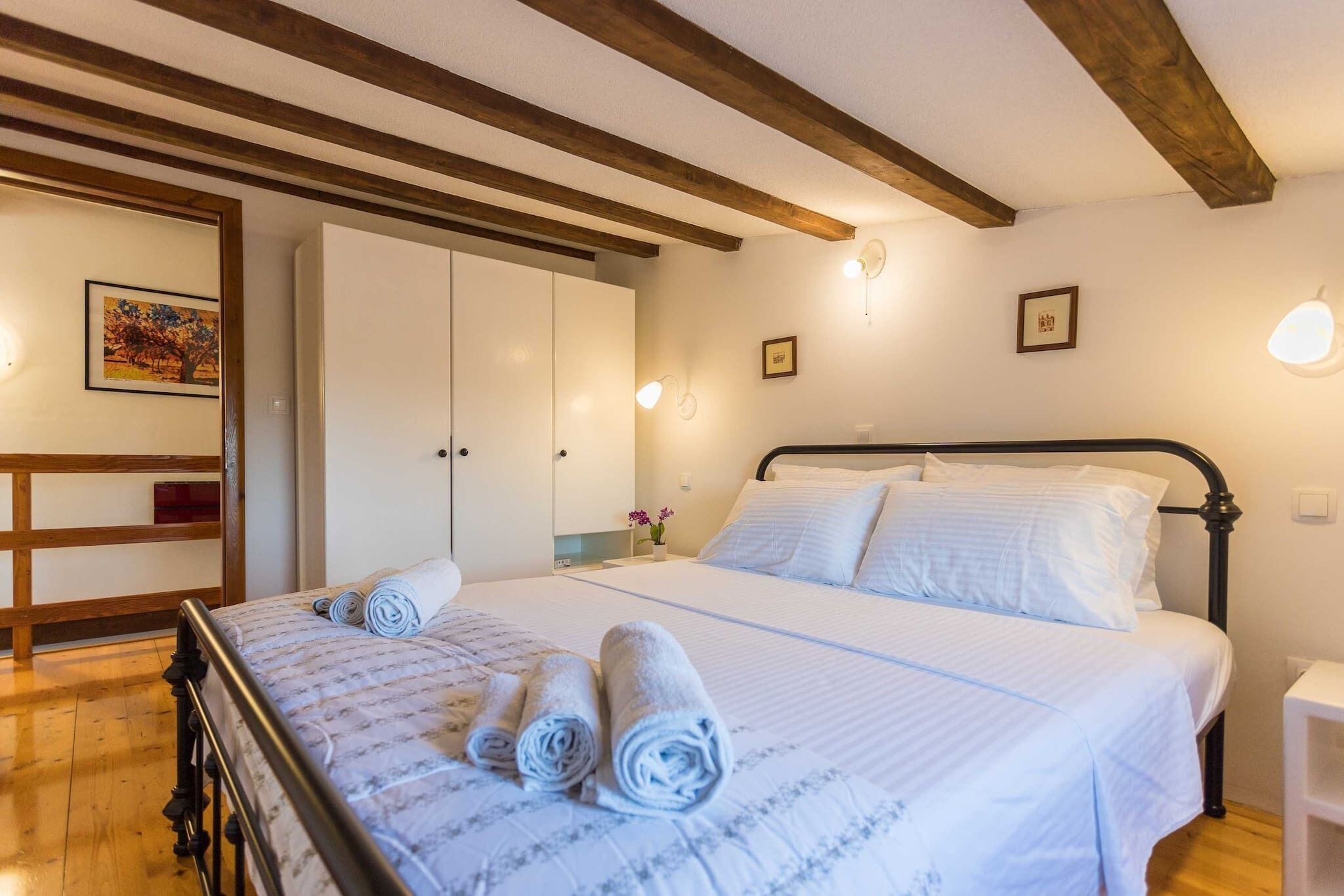 2 chambres, fer et planche à repasser, lits bébé, lit parapluie