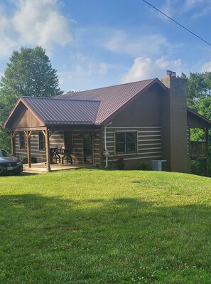 Exterior - Lakeshore Retreat (Abingdon)