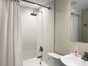 Combined shower/bathtub, hair dryer, towels, soap