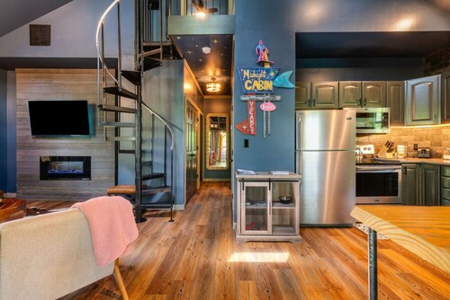 Secluded Cabin Getaway - 2 minutes to Warden Lake