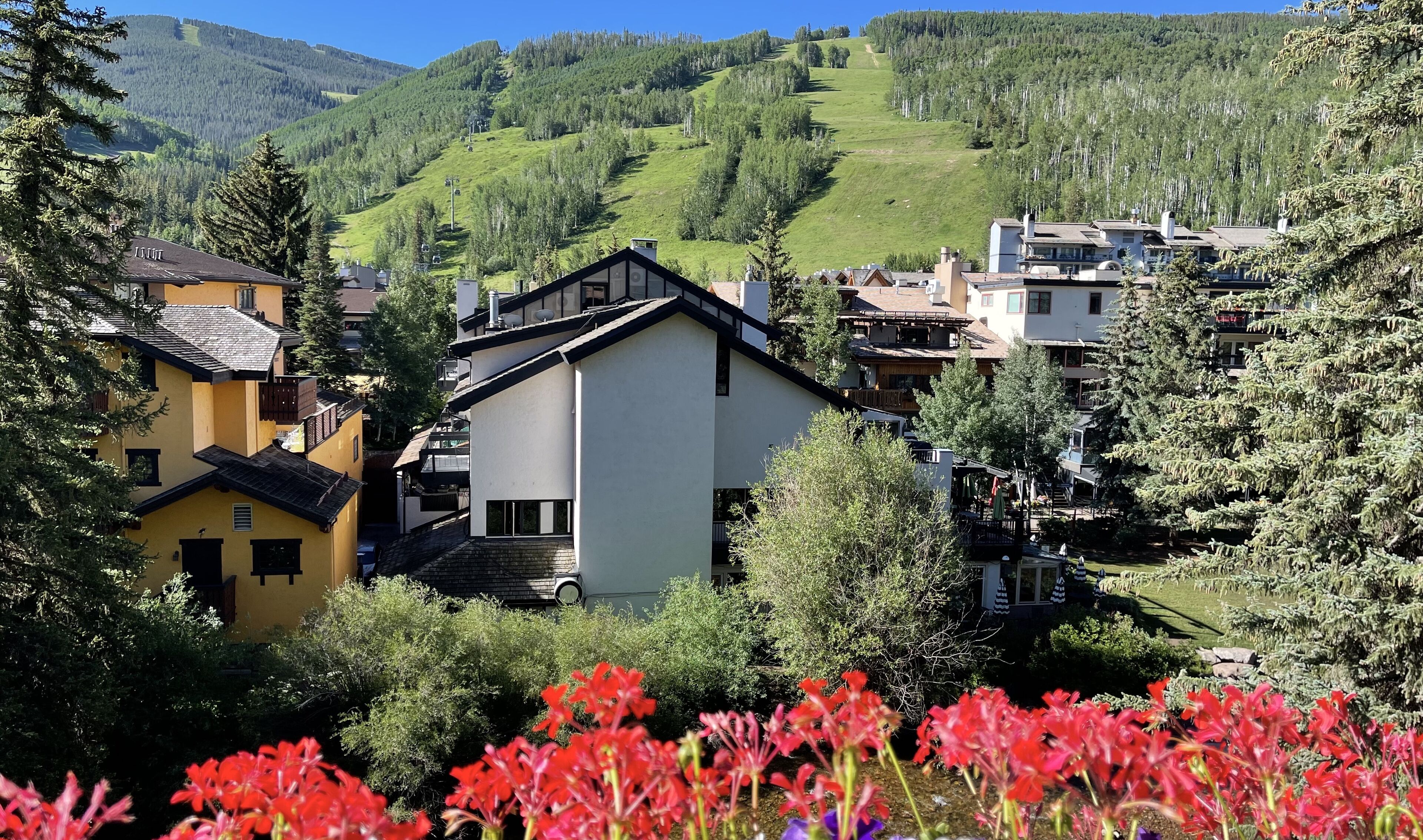 Vail Village! 2 bdrm 2bath Ski LOCKER**at base of Gondola One see notes