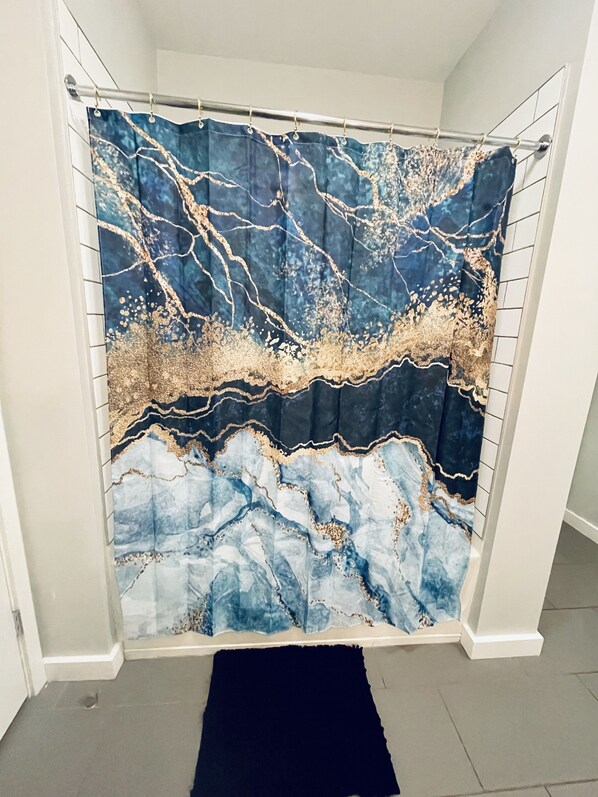 Unclassified image, 1 of 7, button