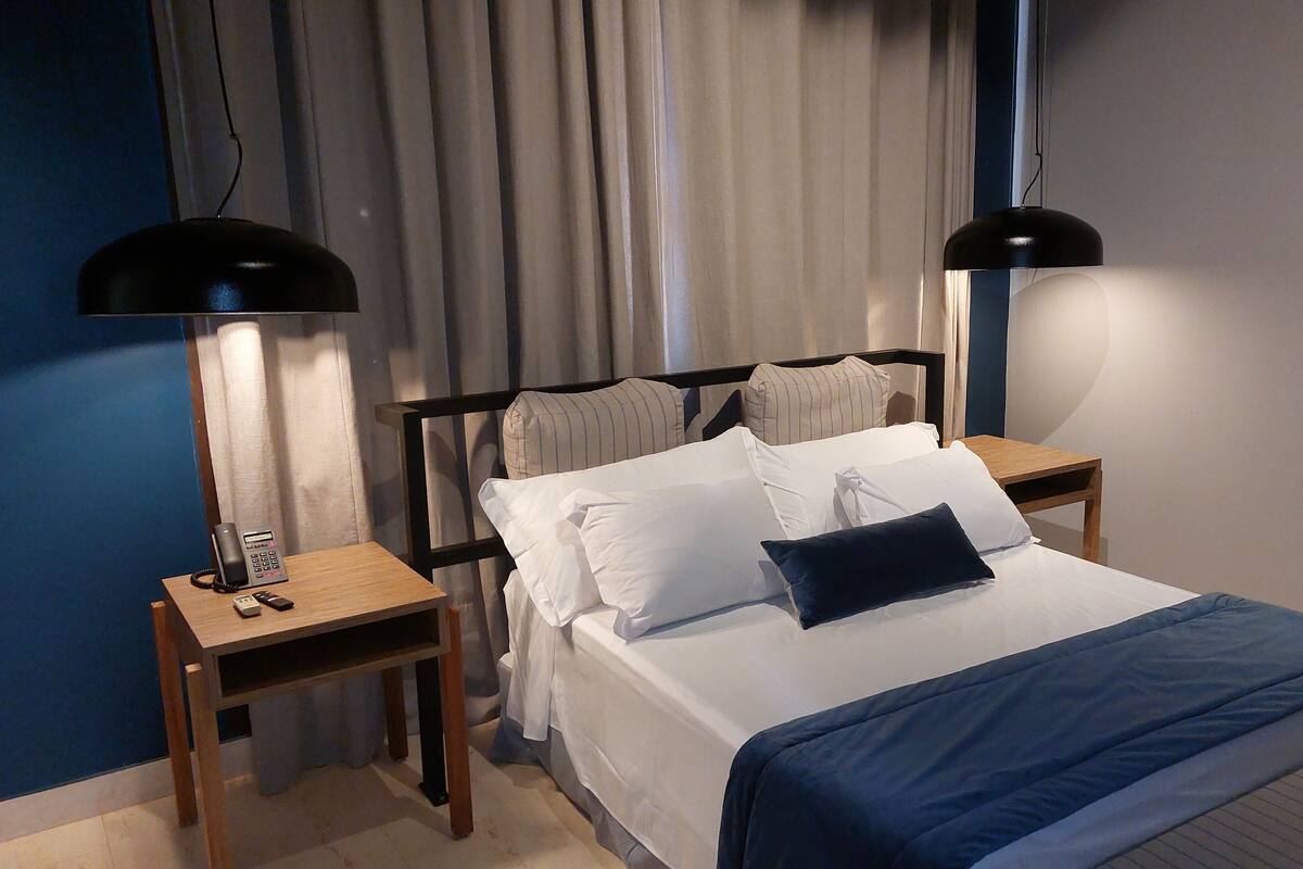 Suite – comfort | Skrivebord for bærbar PC og wi-fi (inkludert)
