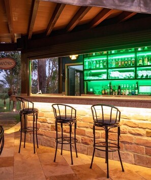 Poolside bar