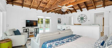 4 bedrooms, desk, iron/ironing board, travel cot