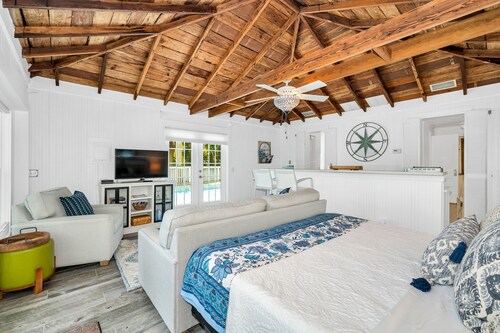 The Seaside Treasure *Sparkling Pool w Guesthouse*