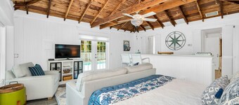 The Seaside Treasure *Sparkling Pool w Guesthouse*