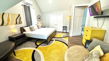 3 bedrooms, desk, iron/ironing board, free WiFi