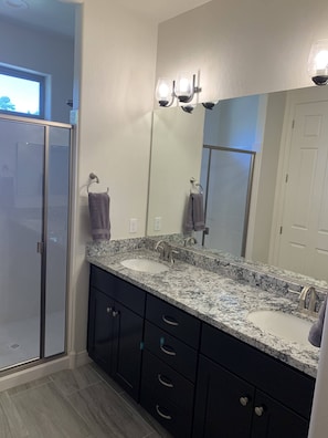 Combined shower/tub