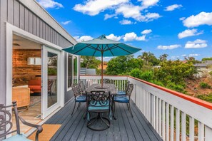 Outdoor dining - Mile to Beach! Pool Table & Hot tub! Pet Friendly! (Oceanside)
