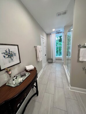 Luxury Room | Bathroom | Shower, rainfall showerhead, designer toiletries, hair dryer