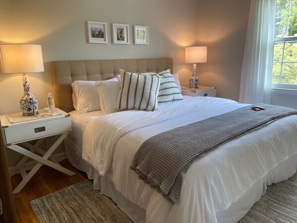 أغطية فراش متميزة وألحفة محشوة بالريش وأسرّة بطبقة علوية مريحة