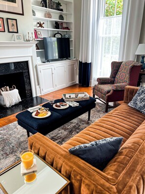 أغطية فراش متميزة وألحفة محشوة بالريش وأسرّة بطبقة علوية مريحة