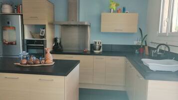 Réfrigérateur, four, plaque de cuisson, lave-vaisselle