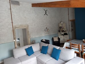 Living area - 1 Bedroom Private vacation home in Cabariot (Cabariot)