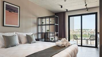 Studio, 1 Double Bed | Egyptian cotton sheets, premium bedding, memory foam beds, in-room safe